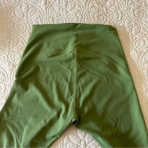 Lululemon InStill High-Rise Tight 25” Green Foliage Size 4 - Picture 8 of 10